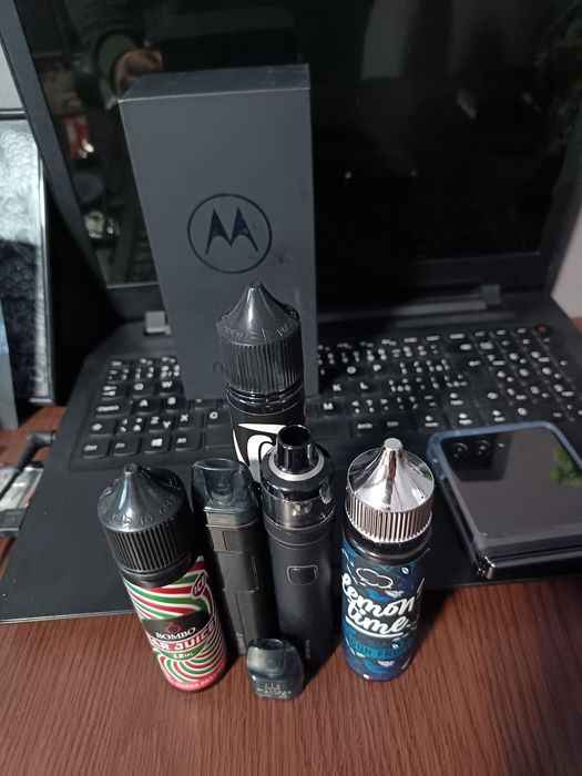 Vând țigări electronice și narghilea