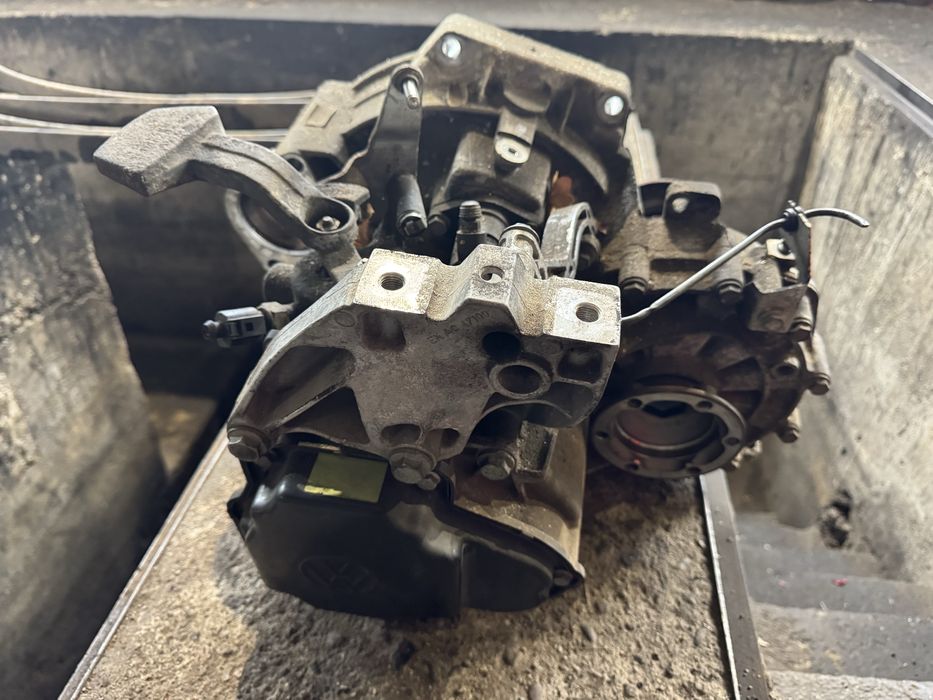 Cutie Viteza VW Caddy  5+1  viteze. 6+1 viteze