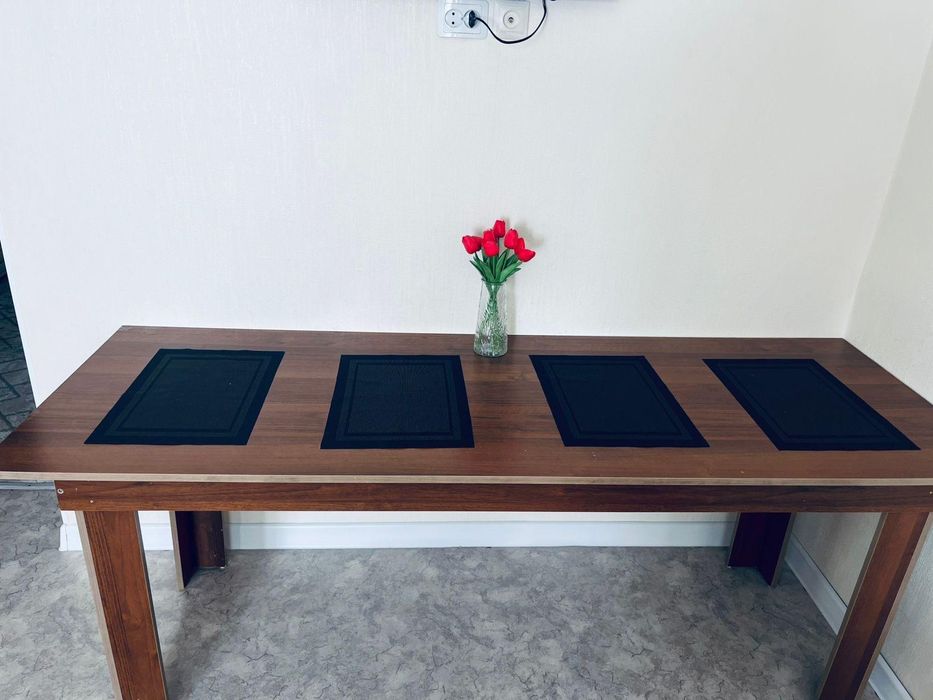 Стол длина 2м, ширина 70см