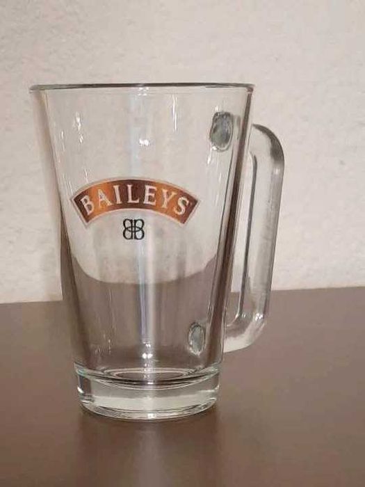 Чаши на Нестле, Шокомел, Бейлис, Милка и декантер Рикард