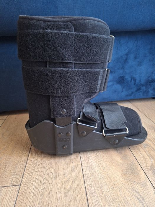 Ортеза за глезен / Ортопедичен фиксиращ ботуш