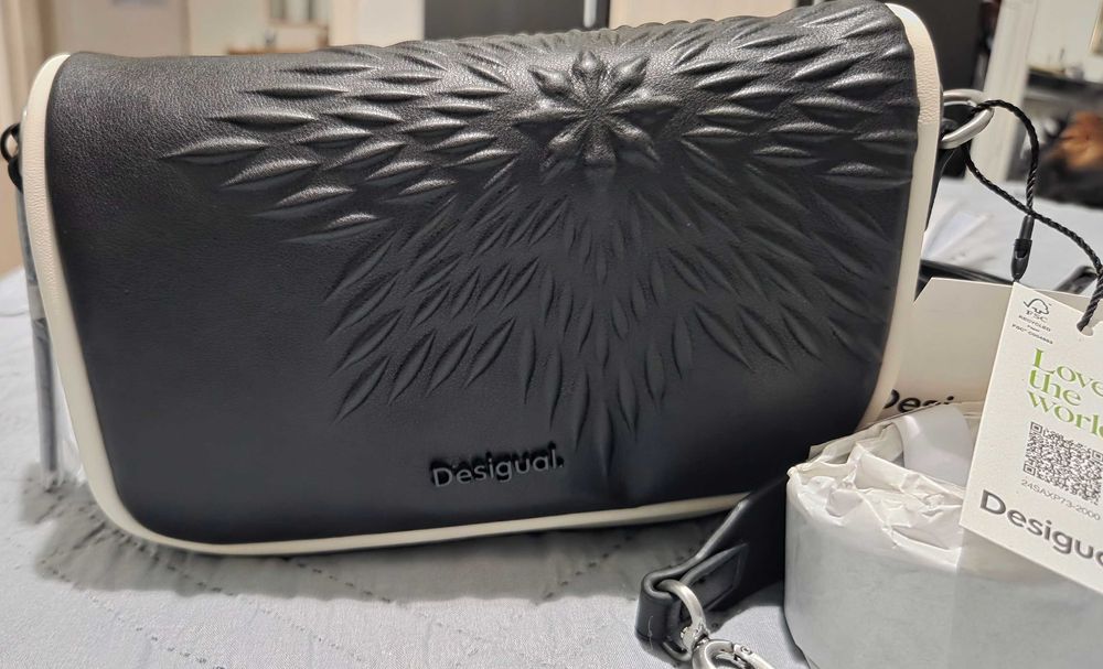 Дамска чанта на марката desigual