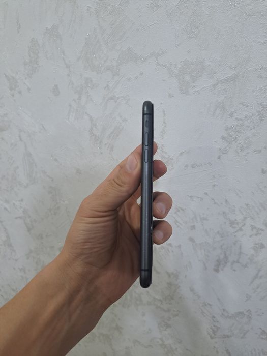 Продам айфон 11  АКБ 83%