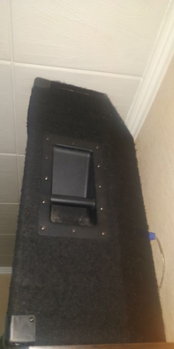 Колонки по 600Вт.