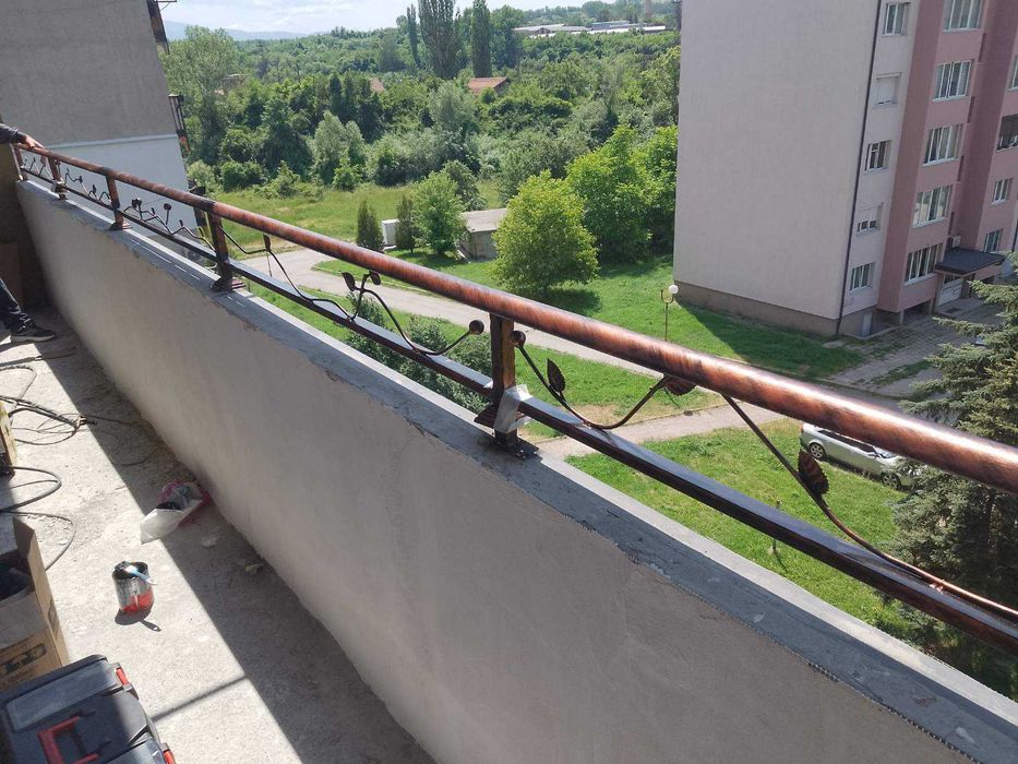 Врати, парапети и други изделия от желязо