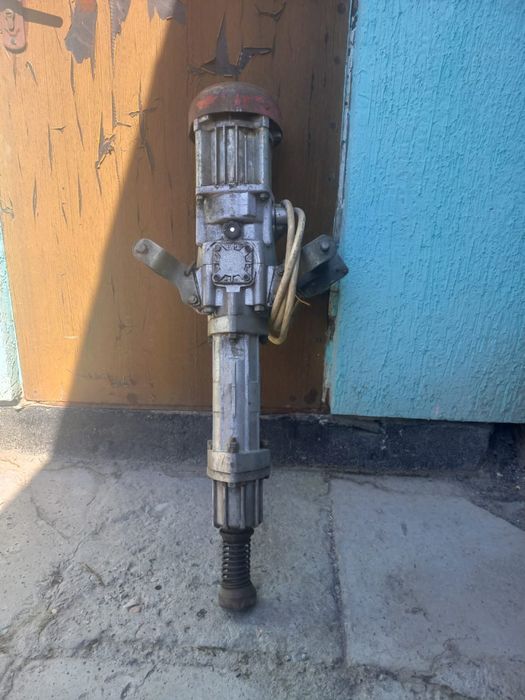 Костылезабивщик жд