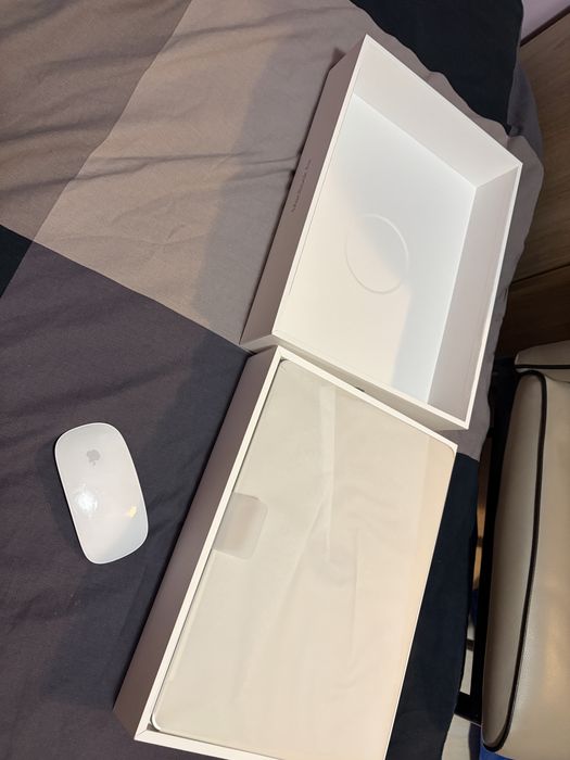 MacBook Air M4 (2025г.)Цвят-Starlight.ПОДАРЪК MAGICMOYSE