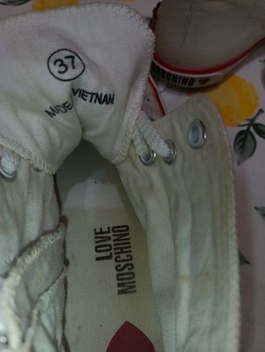 Moschino Love N 37 - 48 лв