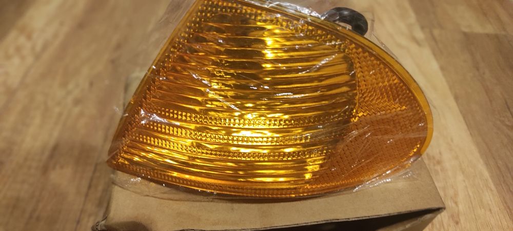 Жълт мигач за БМВ е 46 преди фейса