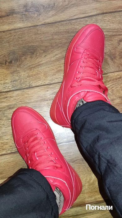 Кроссовки красные 39/40р