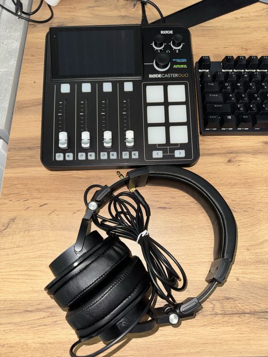 Студийный комплект: Пульт RØDECaster Duo + Микрофон RØDE PodMic