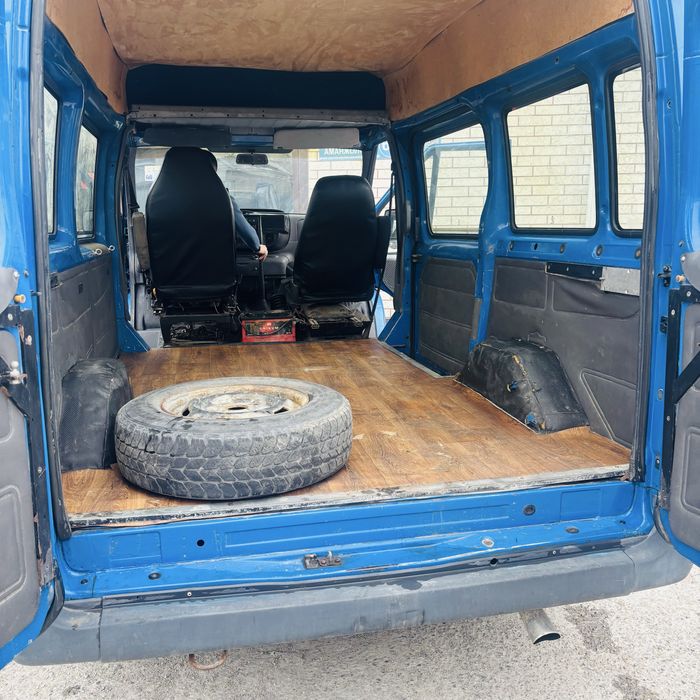 Форд транзит 2002 г 2,4 дизил