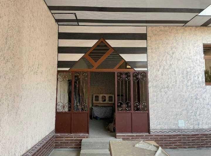 3хонали 3 сотокдан иборат ховли сотилади