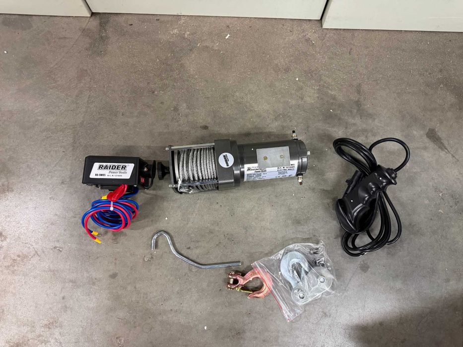 121605	Автолебедка 12V 1360kg с въже 14m RD-EW05