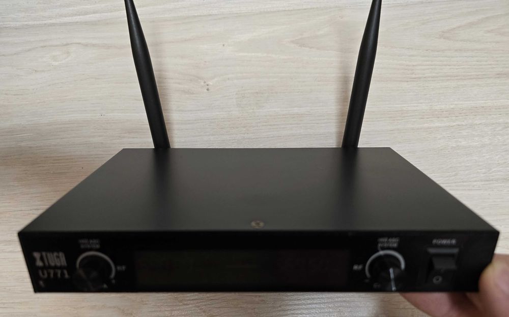 Продам микрофон XTUGA U771