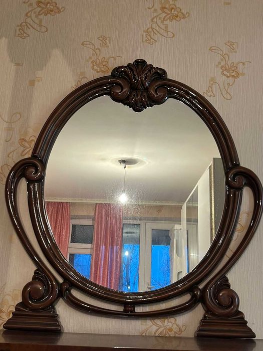 Комод с зеркалом