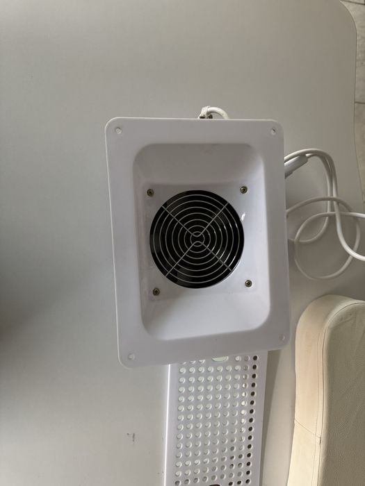 Vand masa cupio de unghii cu aspirator