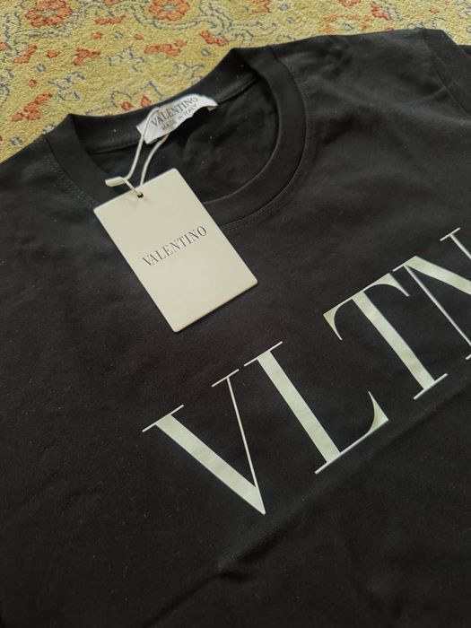 футболка valentino