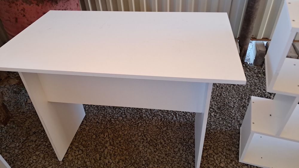 Продам парты,столы