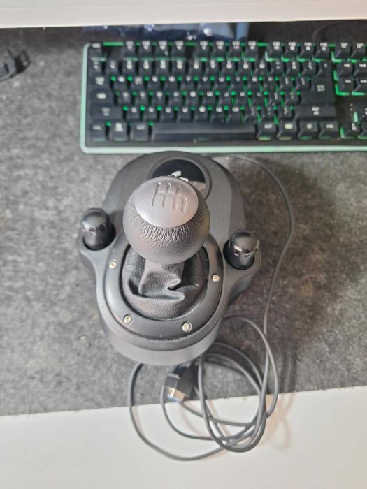 Продавам Logitech G29 + G-Shifter – КАТО НОВ, пълен комплект!