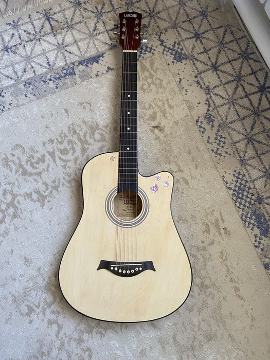 Акустическая гитара