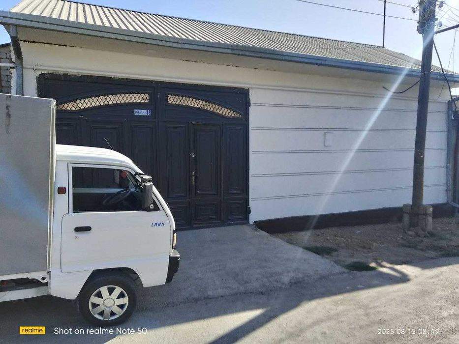 ТЕЗ ВА АРЗОН Яшаш учун тайёр ховли сотилади