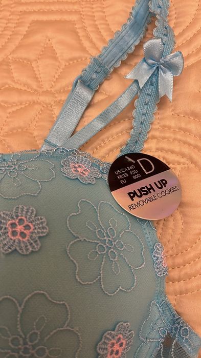 Продам женские бюсгальтера