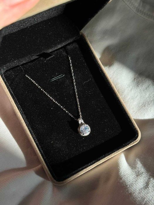 Серебряное колье с кулоном