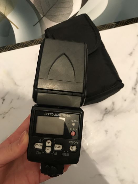 Продается Nikon D7000  в полном комплекте.