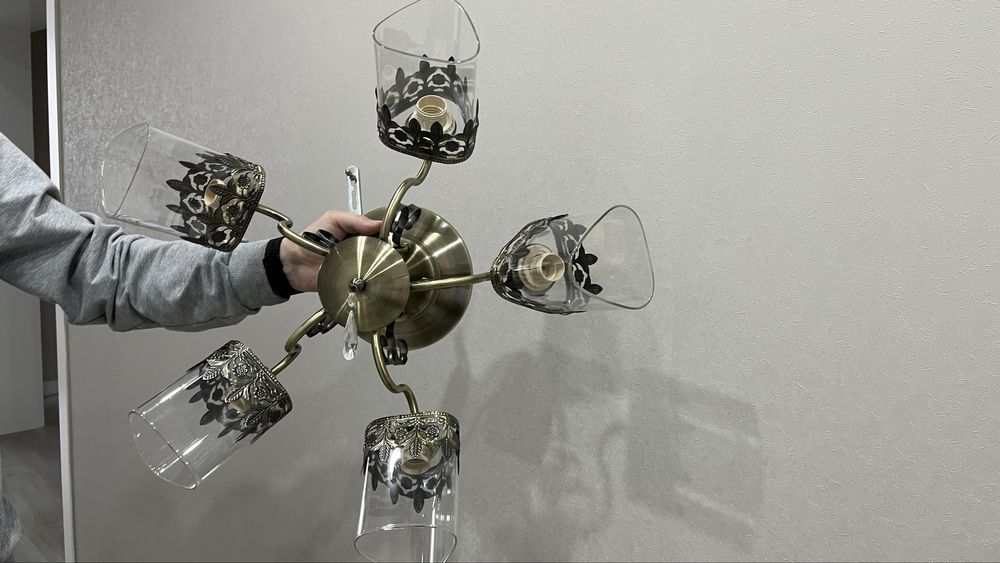 Люстра в отличном состоянии