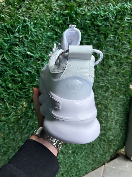 Versace chain reaction