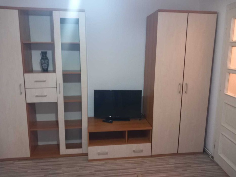 Închiriez garsoniera