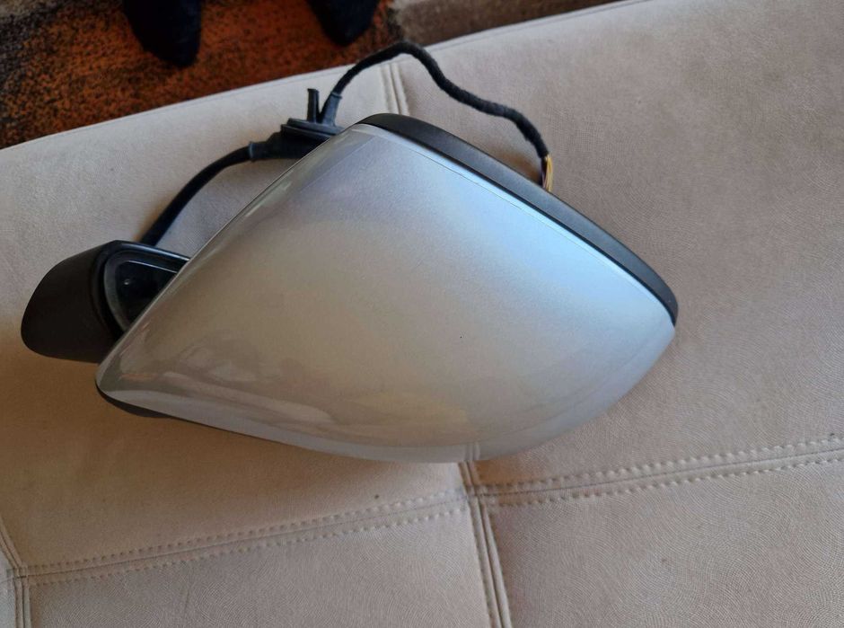 Продавам ел. огледало за VW Touareg 2012