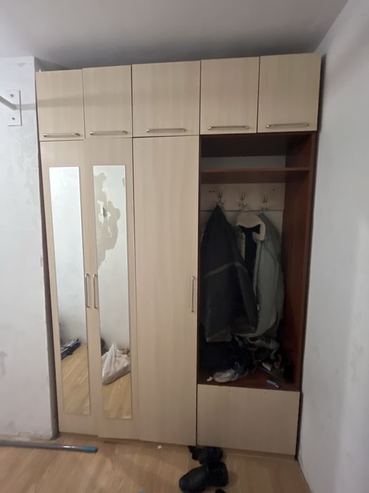Шкаф и газ для вешей или в зал. 245высота  на 165 ширина