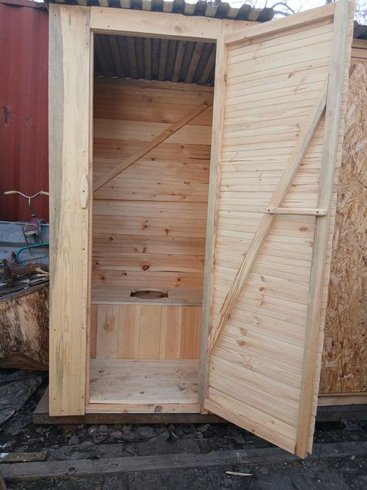 Туалет уличный деревянный