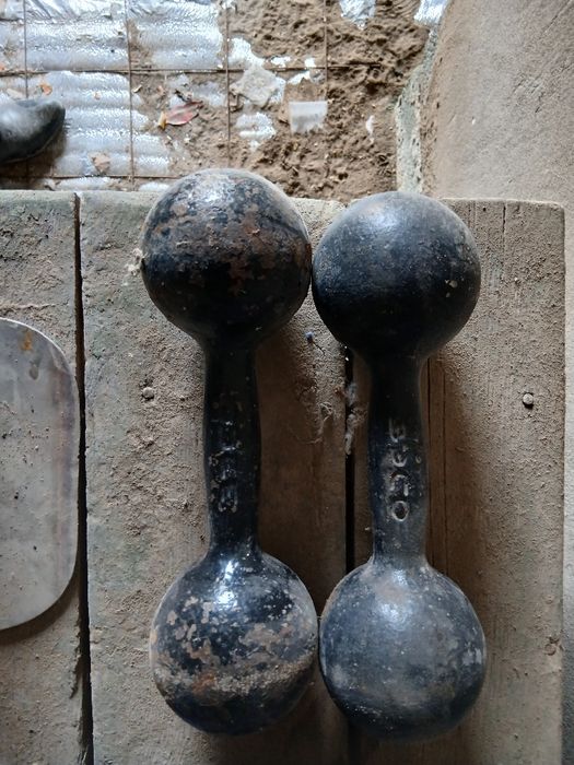 Гантел сотилади 3 кгдан 2та