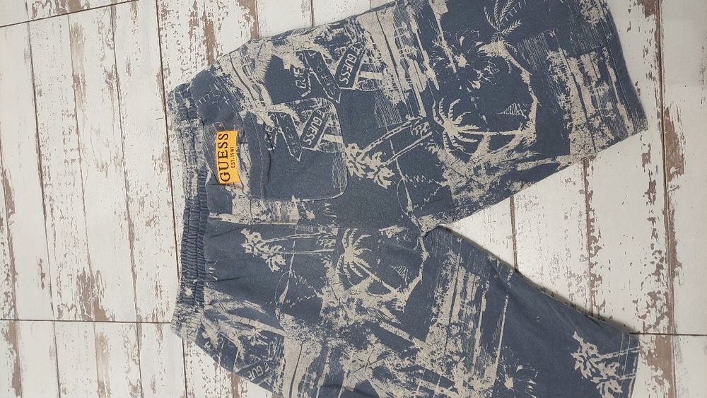 Къси панталини Guess