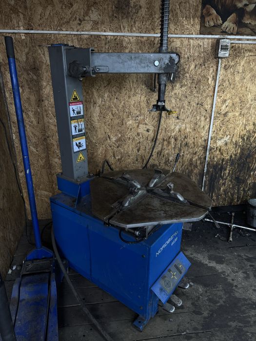 Продам шиномонтажный станок