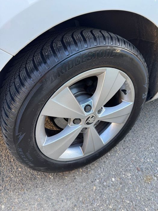 Зимни 205/55/16 Bridgestone Blizzak LM005