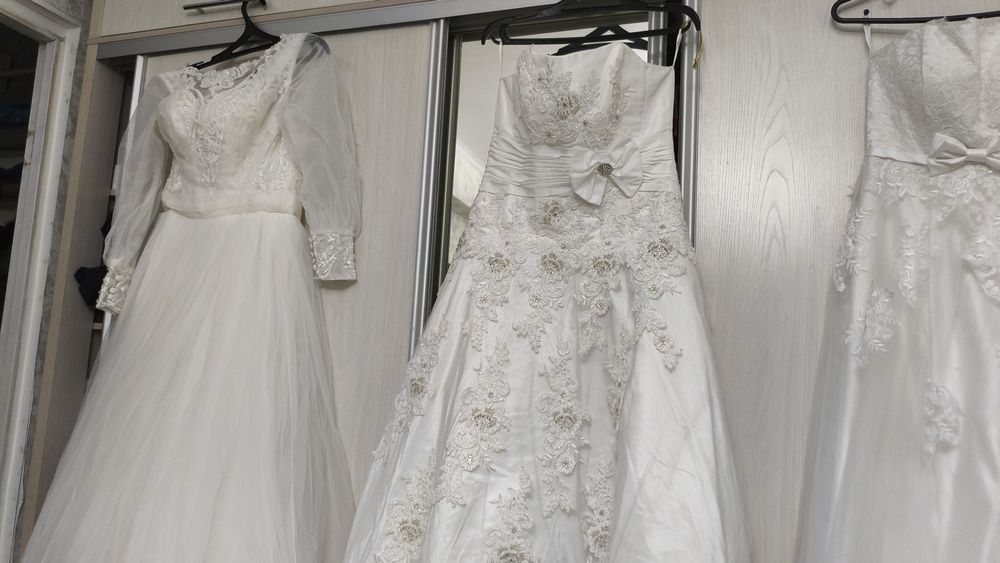 Продам платья свадебные