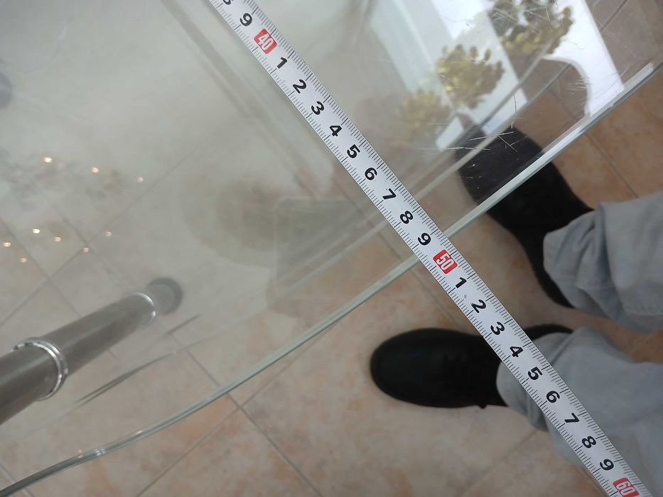 стъклена маса за телевизор 30 евро