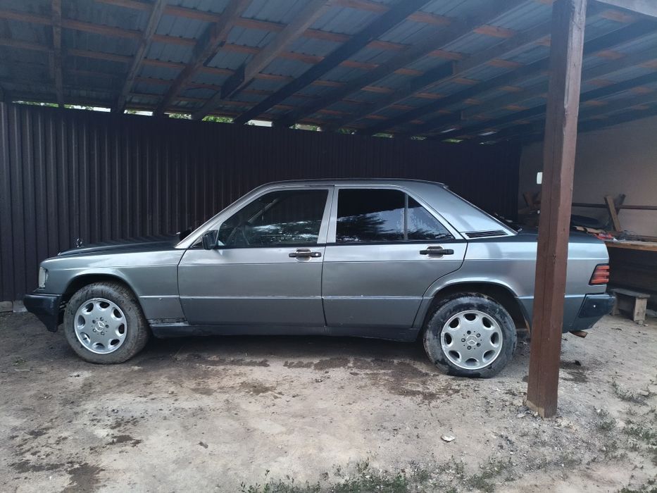 Mercedes-Benz 190 (W201).