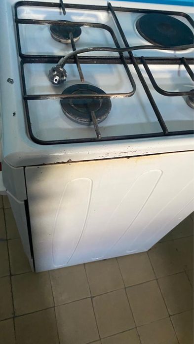 Продам газовую плиту