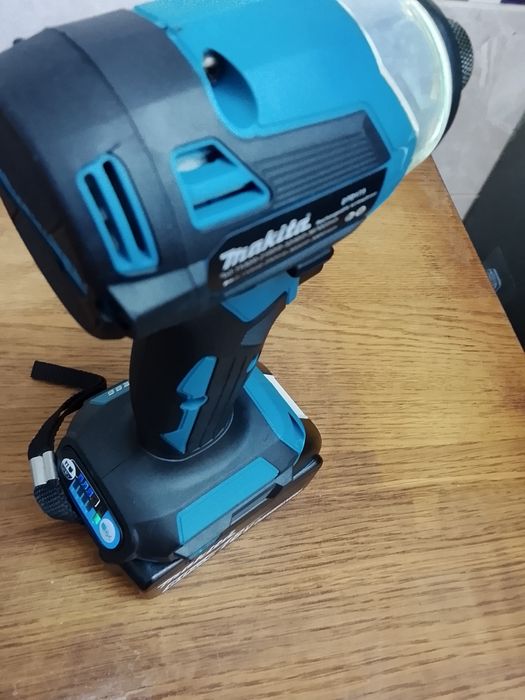 Makita impact DTD 173 cu baterie de 6A NOU