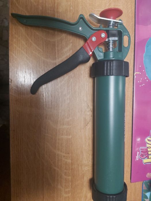 Pistol pentru silicon parkside