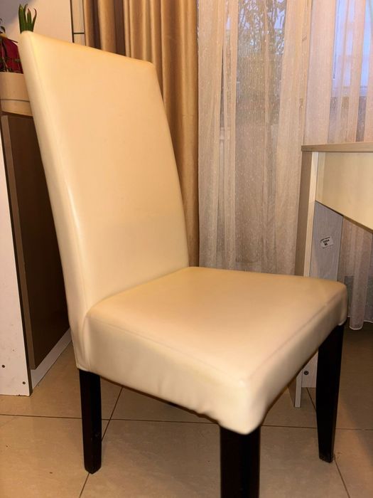 Masă si 4 scaune Casa Rusu