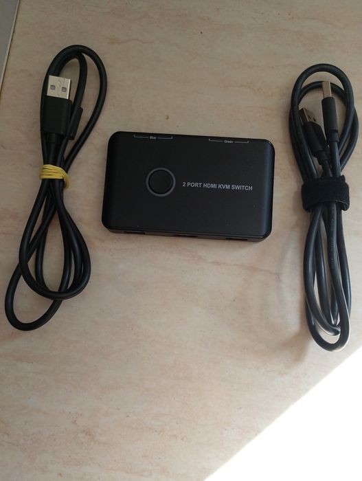 Vând HDMI KVM  switch