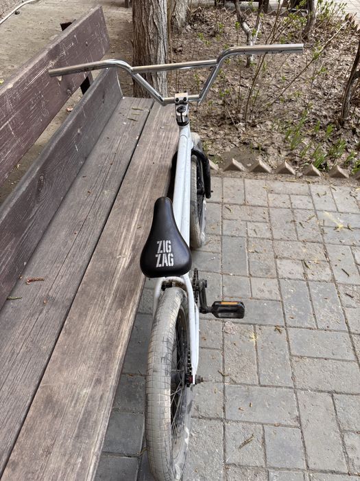 Bmx zig zag white