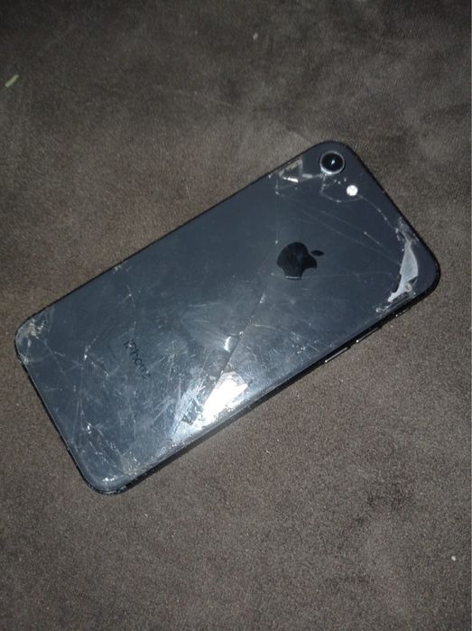 Продам Iphone 8 на 64гиг памяти.