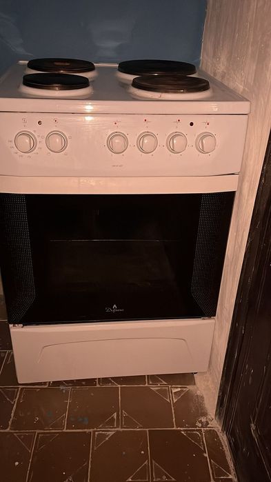 Электра плита в хорошем состояний